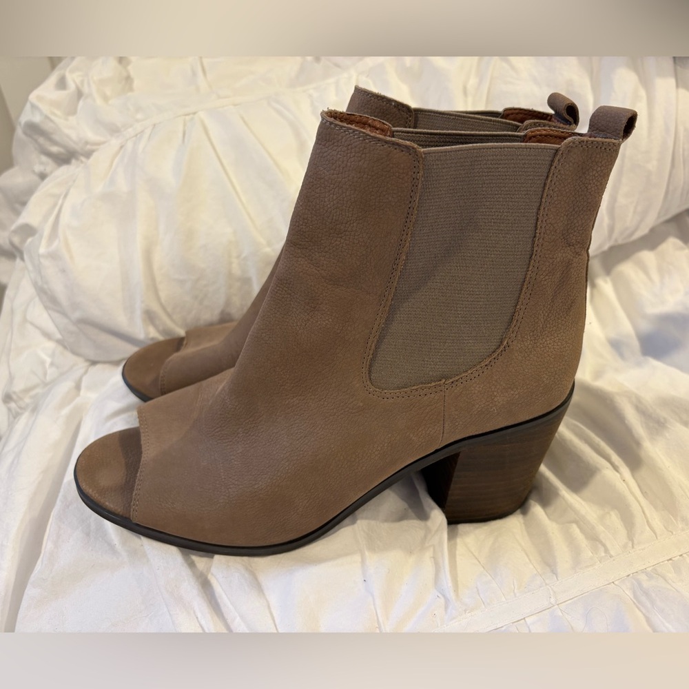 Lucky Brand Leather Peep Toe Ankle Booties Taupe Size 8